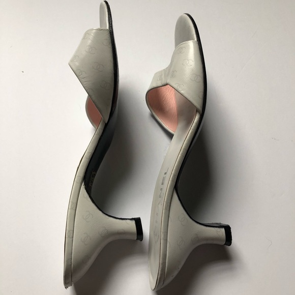 ✨RARE✨ Chanel White Monogram Kitten Heels - Picture 4 of 8